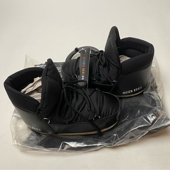 Womens Short Icon Pumps Moon Boots Black Waterproof NWT Size 4.5/5.5 - Picture 5 of 6